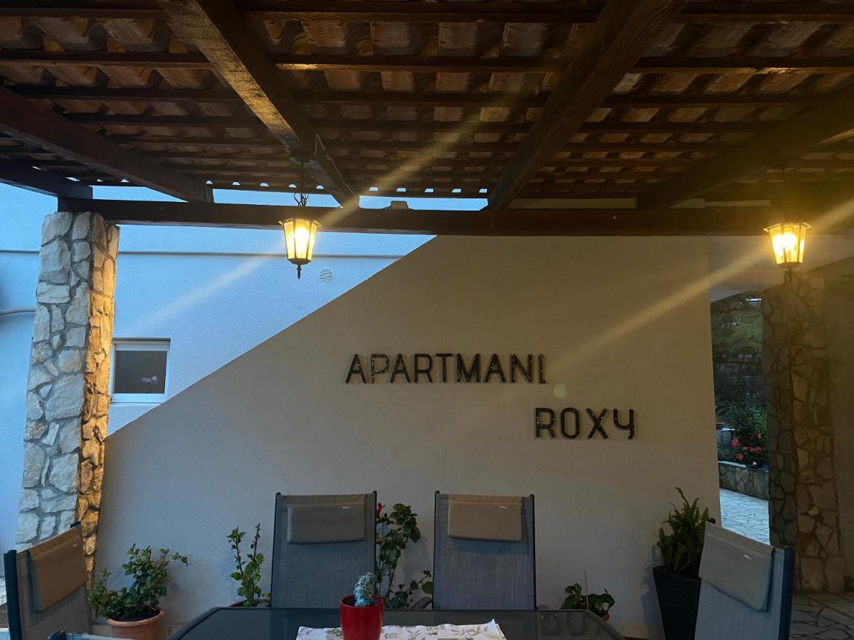 Apartmani Roxy โลวิสเต ภายนอก รูปภาพ